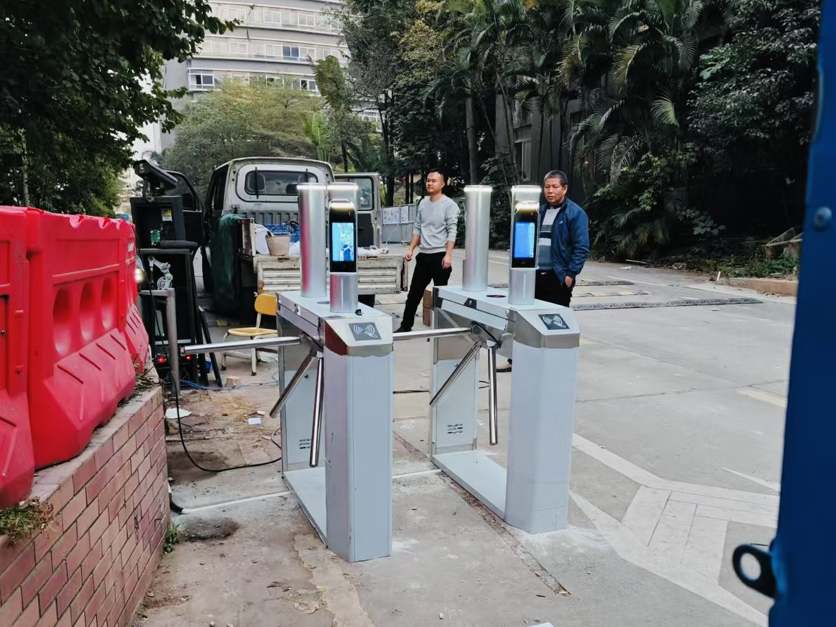  動(dòng)態(tài)人臉識(shí)別三輥閘閘機(jī)